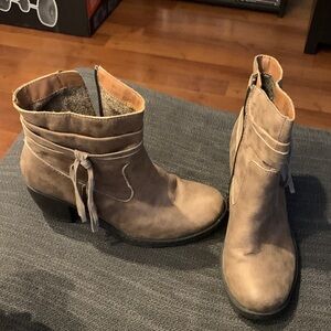 boc Women's Light Brown Ankle Booties